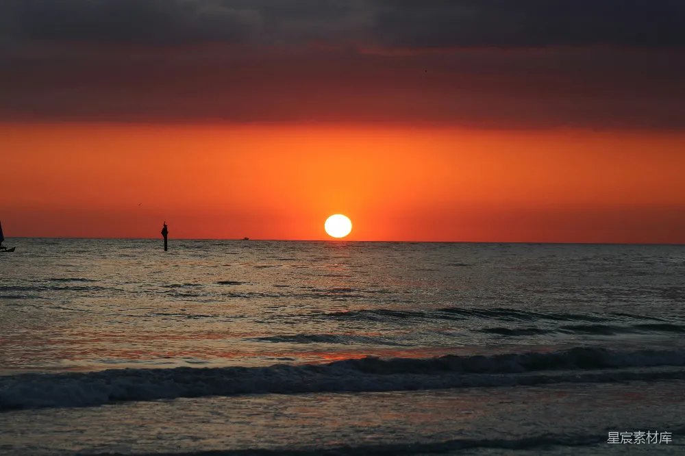 高清摄影 日落 海滩 宁静 自然景观 夕阳 日落时分的宁静海滩