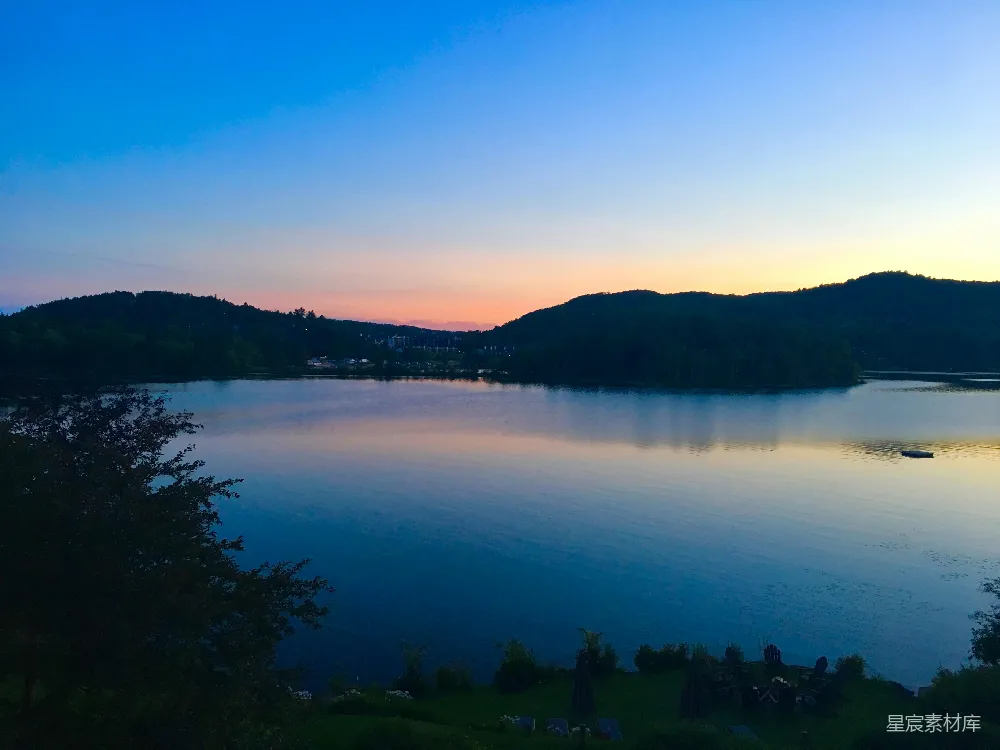 高清摄影 晨光 湖畔 宁静 自然 旅行 晨光中的宁静湖畔