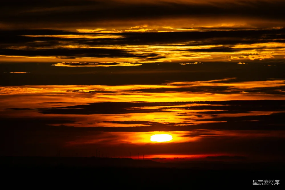 高清摄影 夕阳 云海 自然风光 宁静 日落 夕阳下的云海