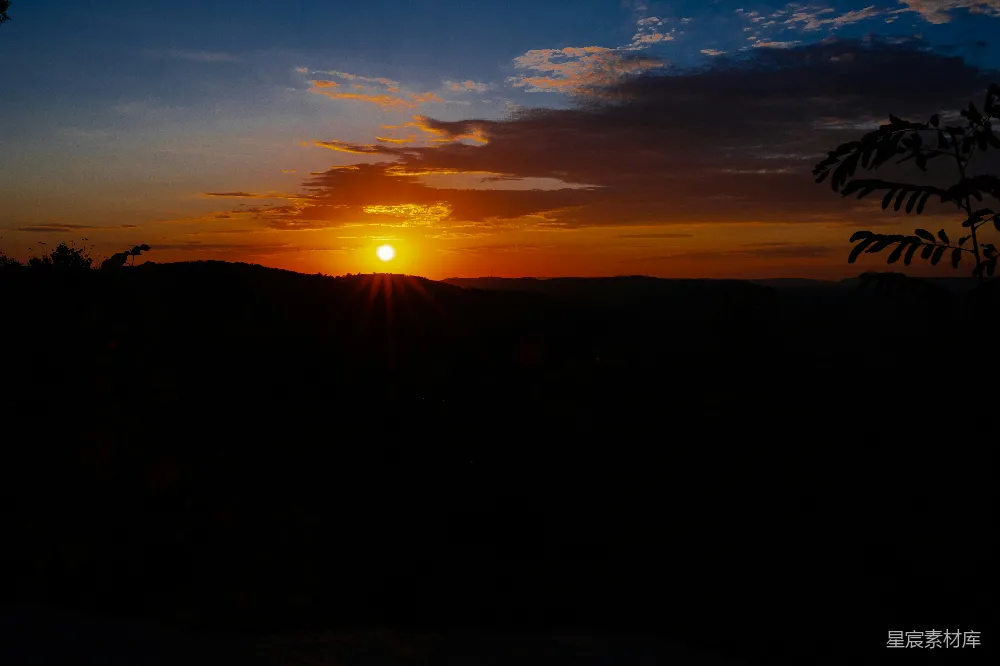 高清摄影 日落 自然风光 宁静 山景 夕阳 山间夕阳