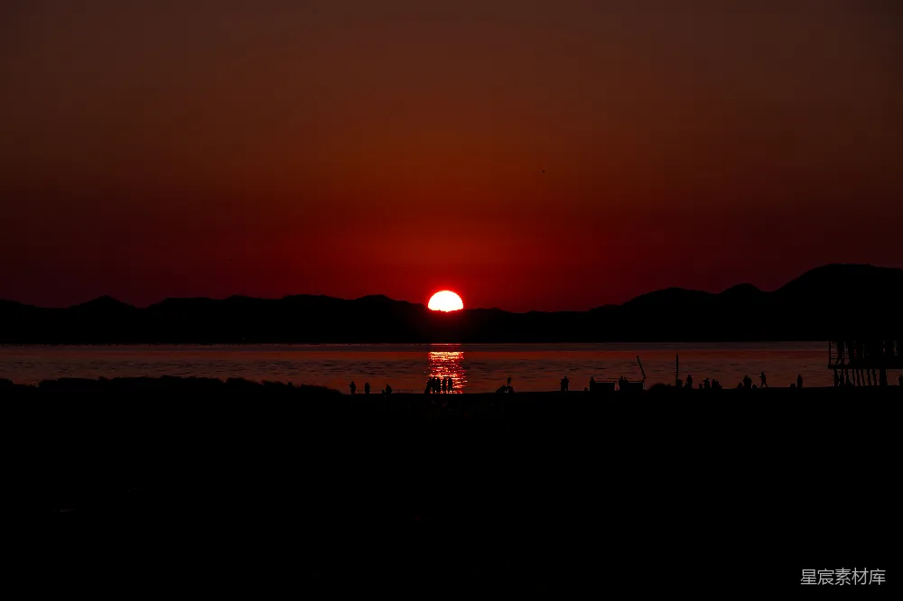 高清摄影 日落 海滩 剪影 自然风光 宁静 海边夕阳下的剪影