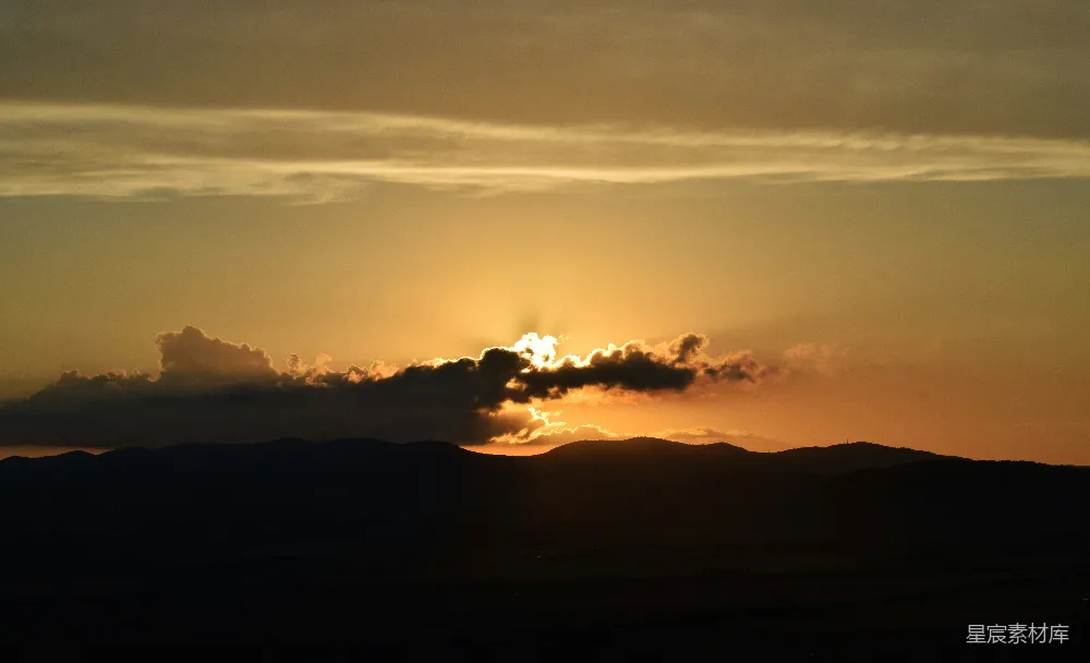 高清摄影 自然风光 日落 山影 云海 宁静 夕阳西下，云海山影