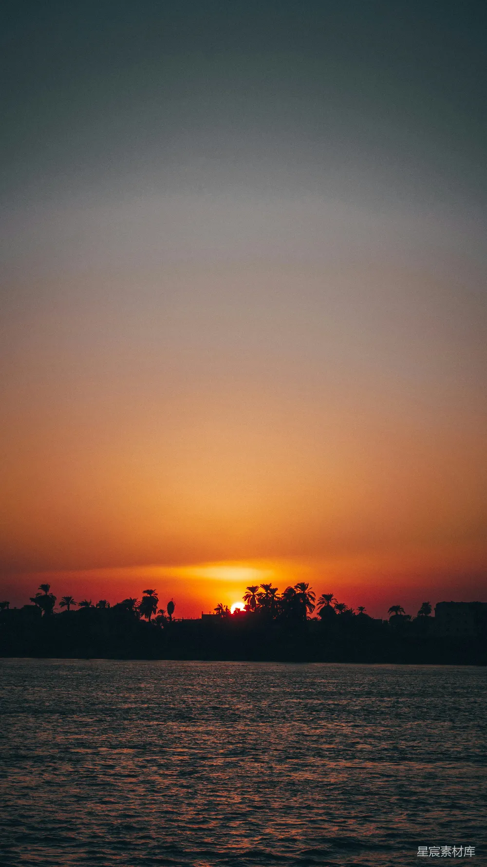 高清摄影 日落 湖景 宁静 自然 摄影 日落时的宁静湖景