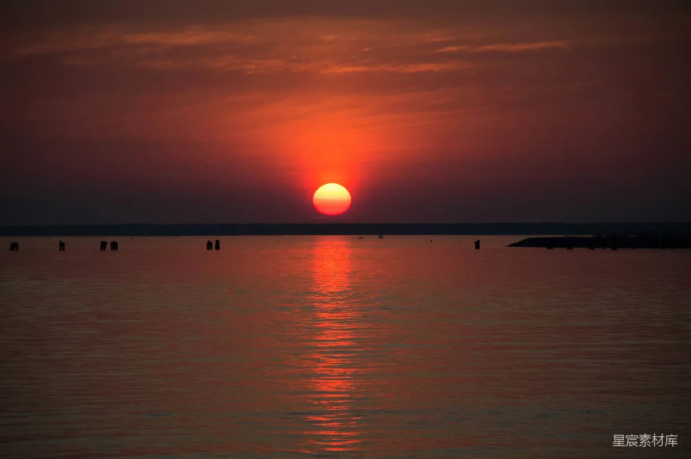 高清摄影 夕阳 湖景 宁静 自然风光 日落 夕阳下的宁静湖景
