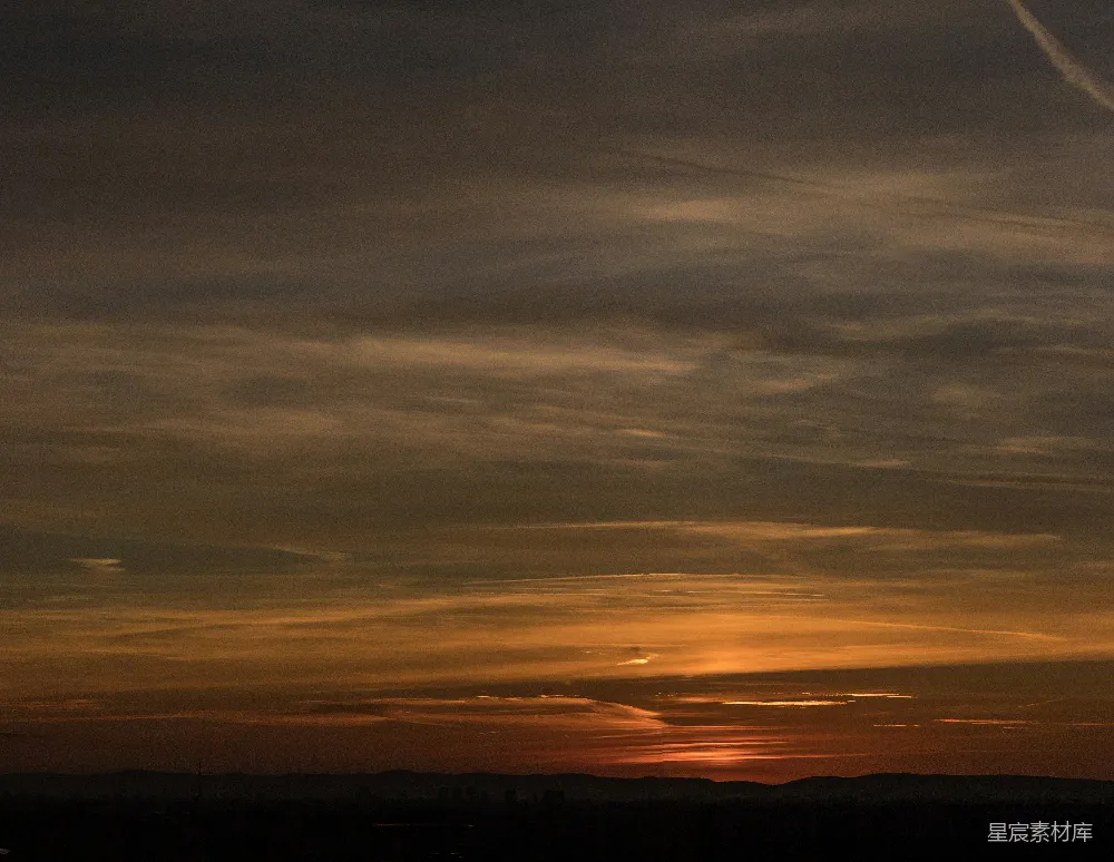 高清摄影 夕阳 天空 宁静 自然 风景 夕阳余晖下的宁静天空