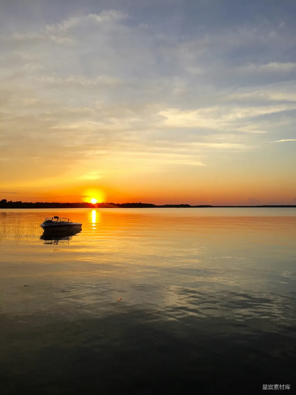 高清摄影 湖景 日落 平静 宁静 水边 湖畔夕阳静谧时光