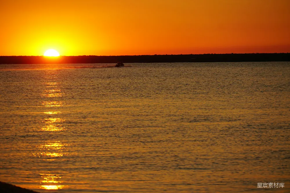 高清摄影 日落 湖景 宁静 自然风光 休闲时光 夕阳下的宁静湖面