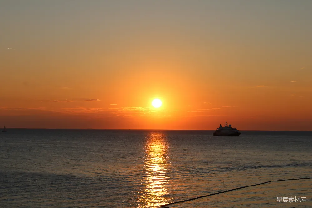 高清摄影 夕阳 海景 宁静 自然 旅行 夕阳下的海景