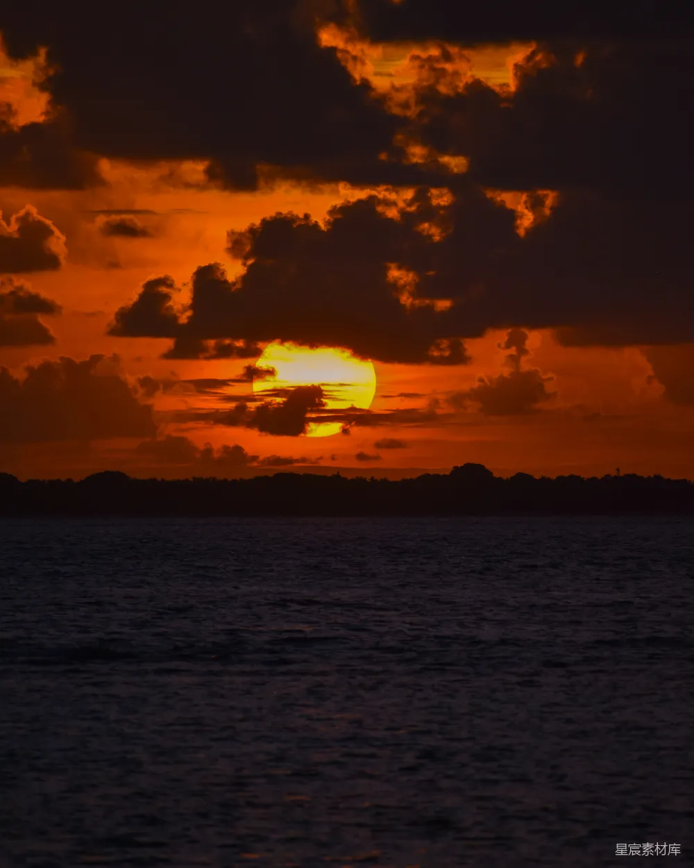 高清摄影 夕阳 海景 自然风光 宁静 日落 夕阳下的海景