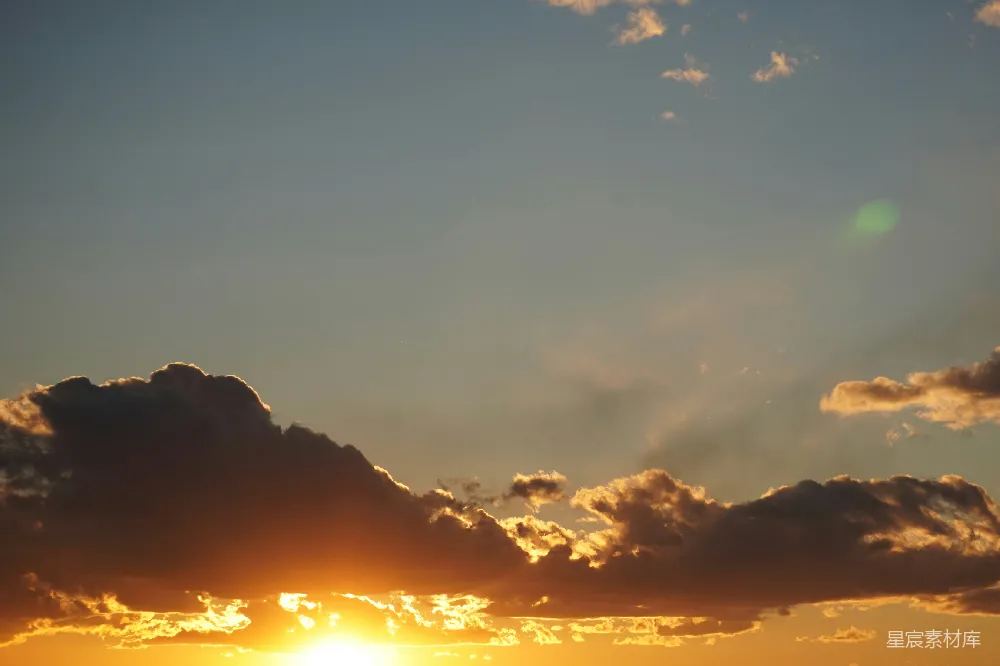 高清摄影 日落 云彩 自然 宁静 夕阳 日落时分的云彩
