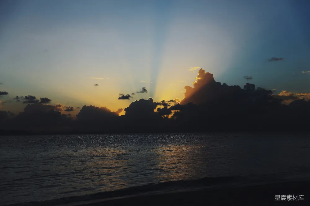 高清摄影 海景 日落 自然风光 宁静 夕阳 海面上的日落光芒