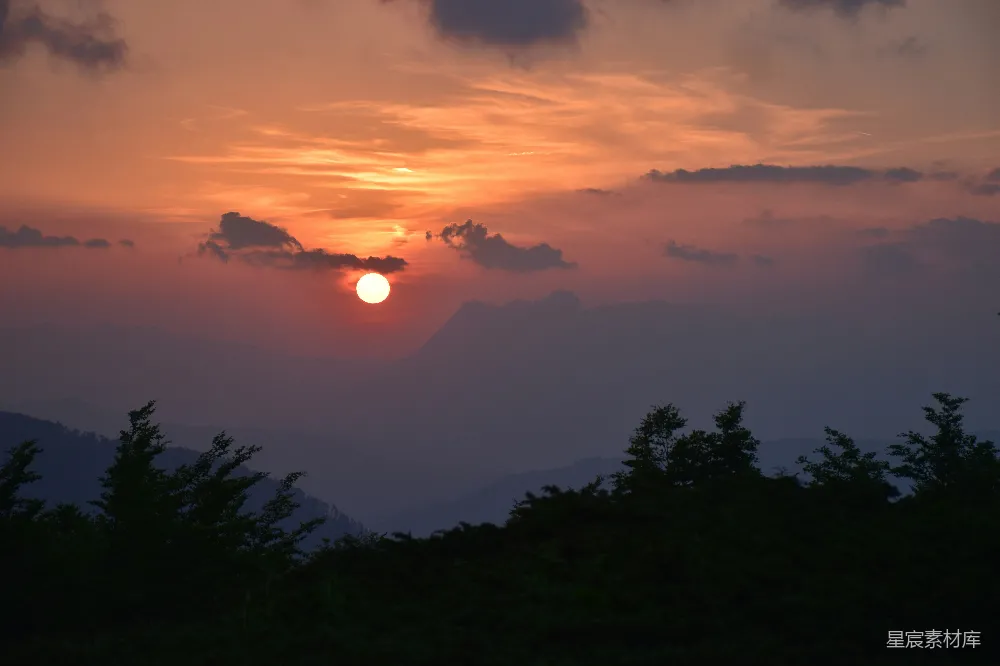 高清摄影 日落 自然风光 山脉 宁静 风景 日落时的山间景色