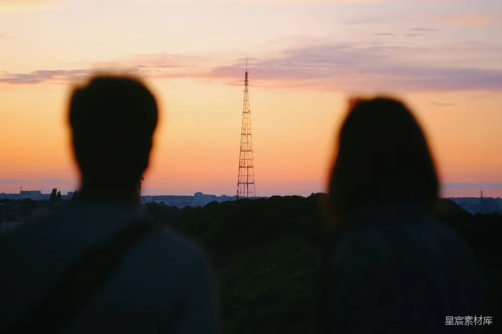 高清摄影 爱情 夕阳 剪影 情侣 城市 夕阳下的爱情剪影