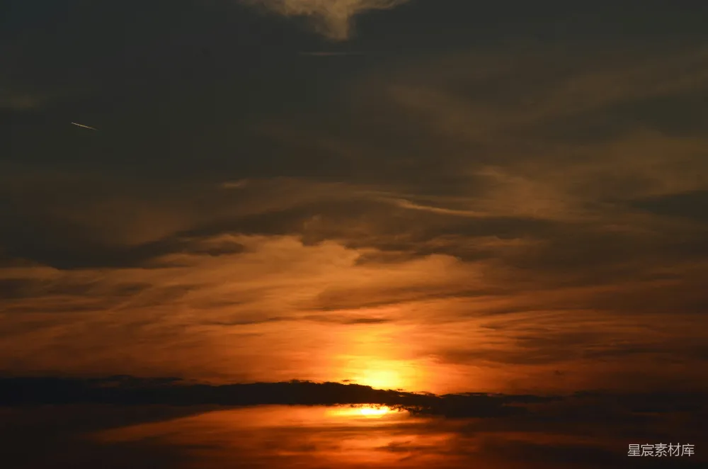 高清摄影 日落 云层 自然风光 宁静 风景 夕阳西下，云海苍茫