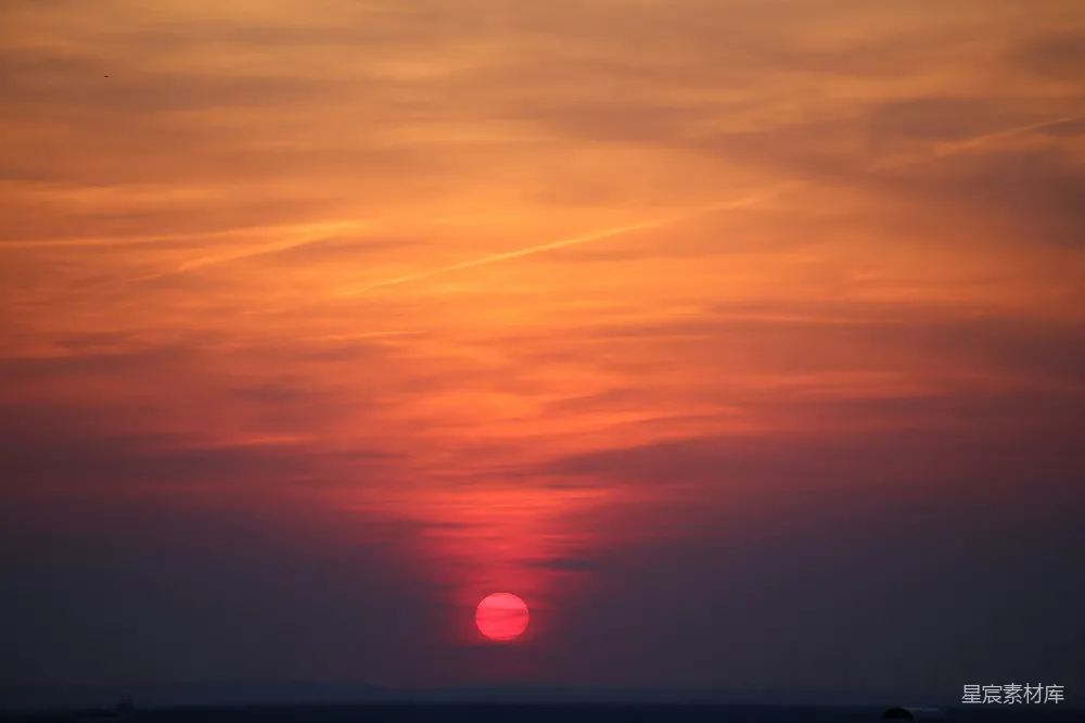 高清摄影 夕阳 自然风光 天空 宁静 日落 夕阳西下，橙红天际