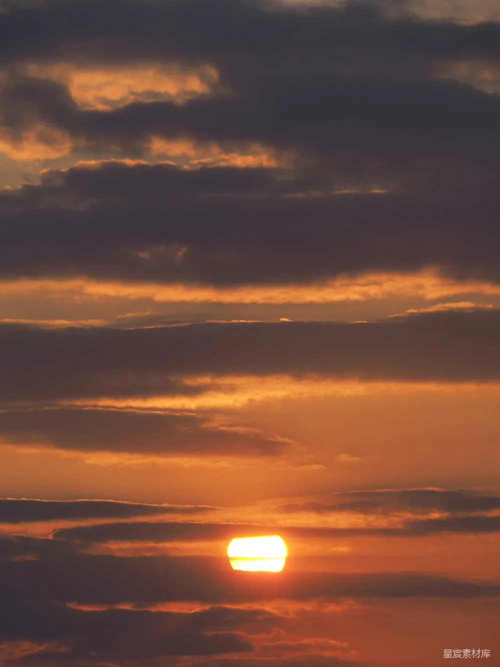 高清摄影 夕阳 云海 自然风光 宁静 日落 夕阳下的云海