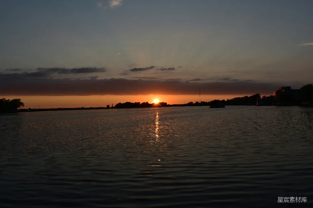 高清摄影 夕阳 湖景 宁静 自然 风景 夕阳下的宁静湖景