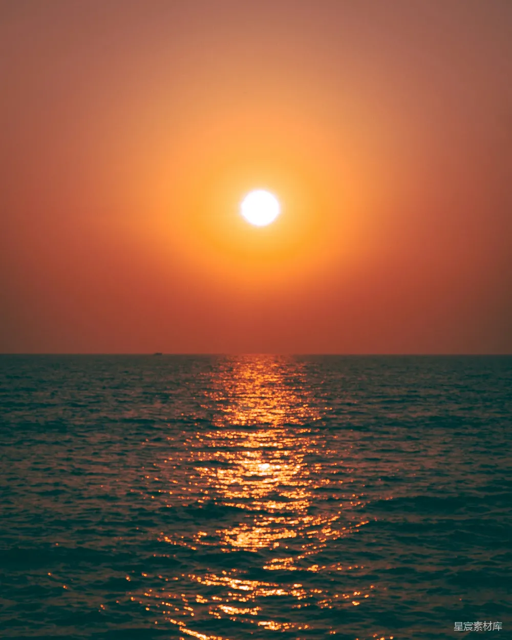 高清摄影 日落 海洋 宁静 自然风光 夕阳 海面的日落美景