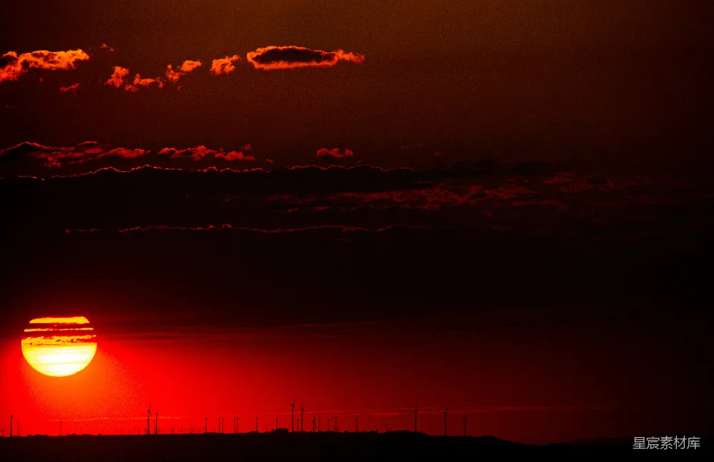 高清摄影 夕阳 风车 自然风光 宁静 风景 夕阳下的风车群