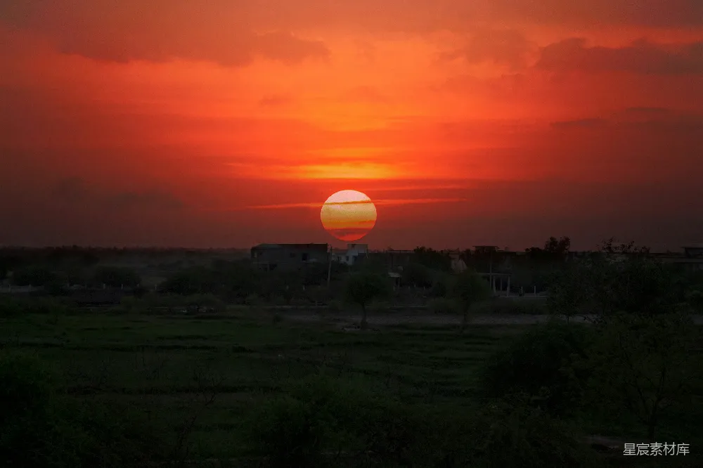 高清摄影 日落 乡村 自然 宁静 田园 夕阳下的宁静村庄