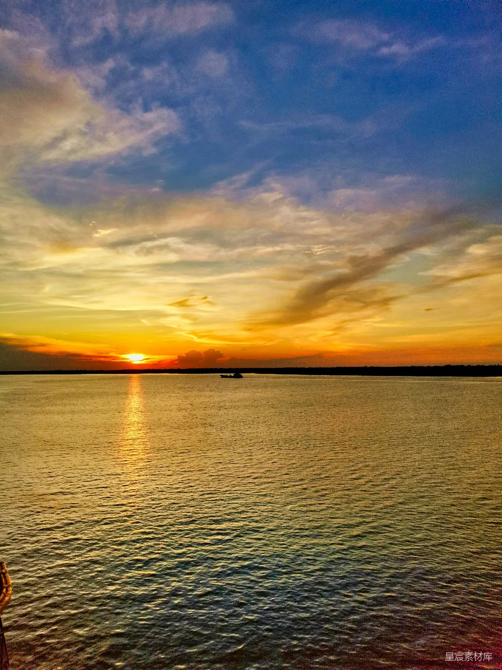 高清摄影 夕阳 海洋 宁静 自然美景 日落 夕阳下的宁静海景