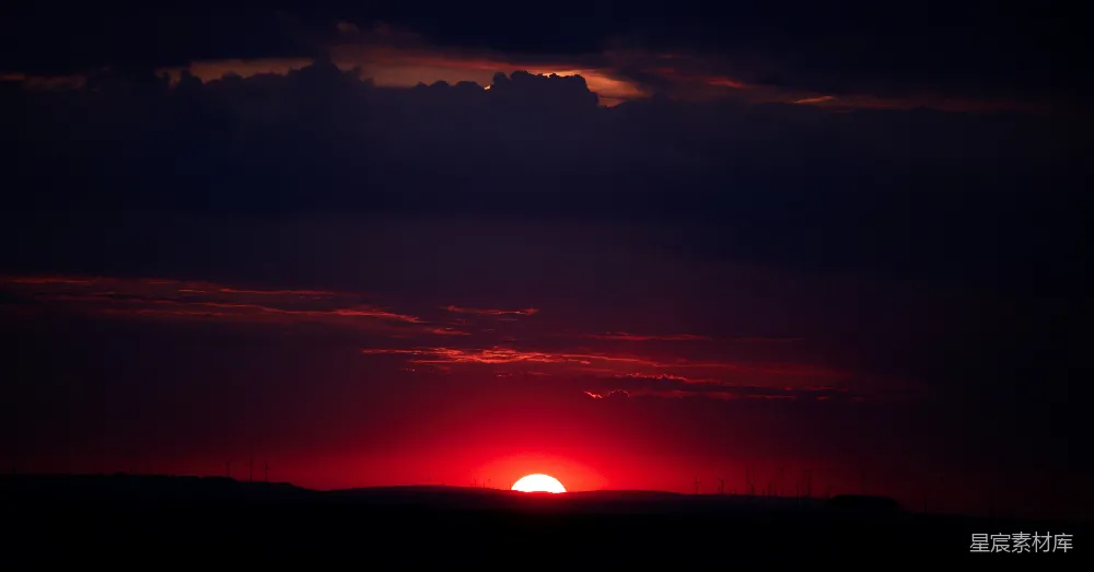 高清摄影 日落 风力发电 自然风光 环保能源 宁静 夕阳下的风力发电场