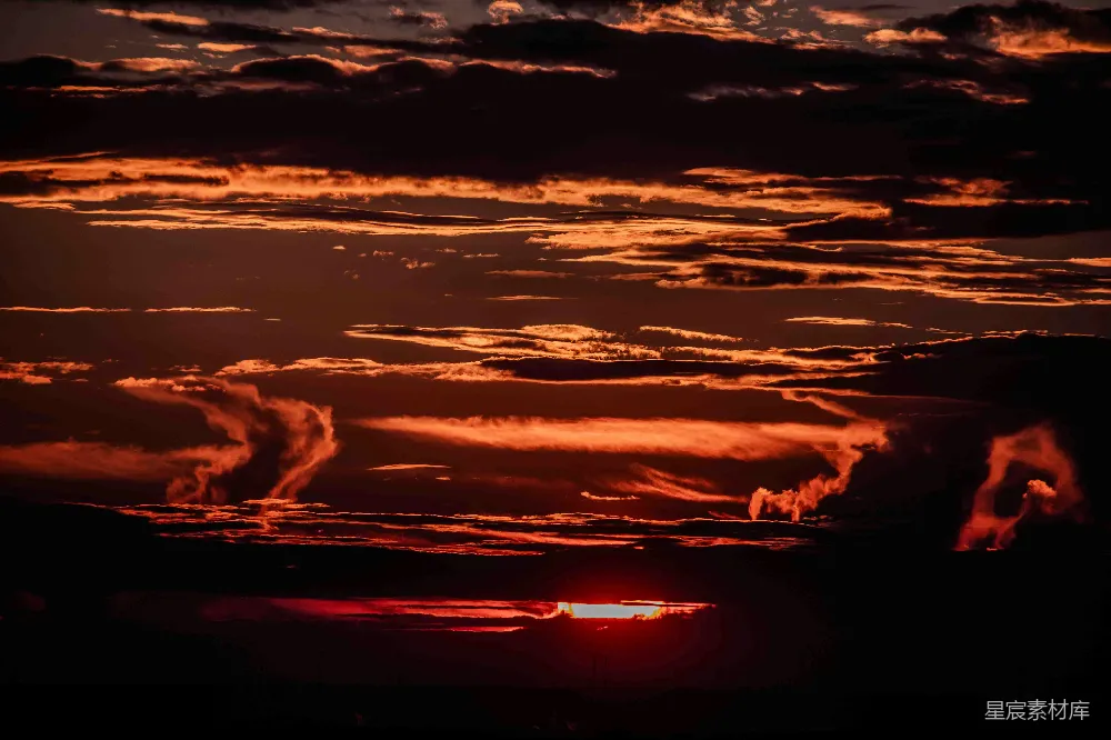 高清摄影 夕阳 云彩 黄昏 自然 风景 夕阳余晖下的云彩