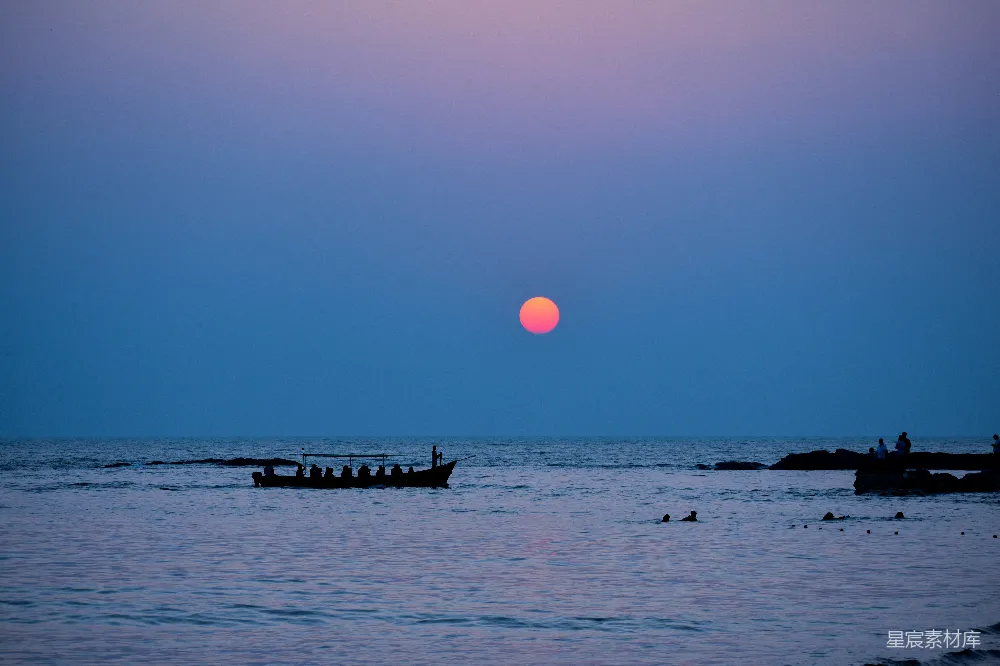 高清摄影 夕阳 海景 渔舟 宁静 自然 夕阳下的海景与渔舟
