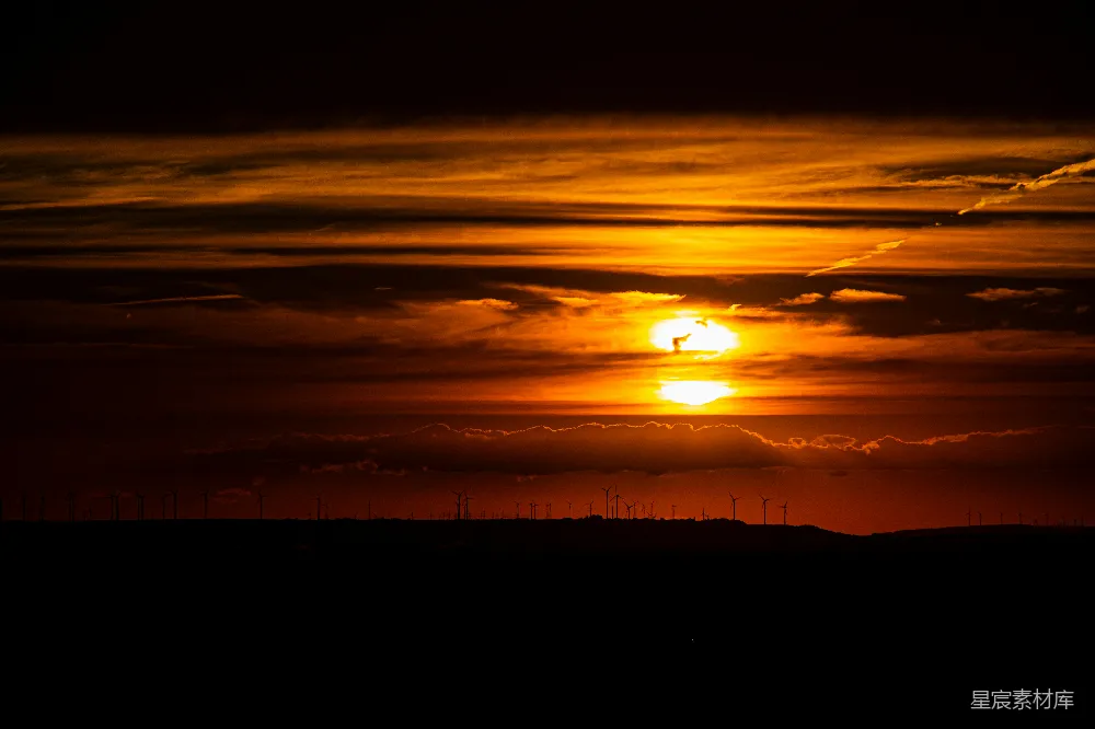 高清摄影 夕阳 风力发电 能源 自然风光 环保 夕阳下的风力发电场
