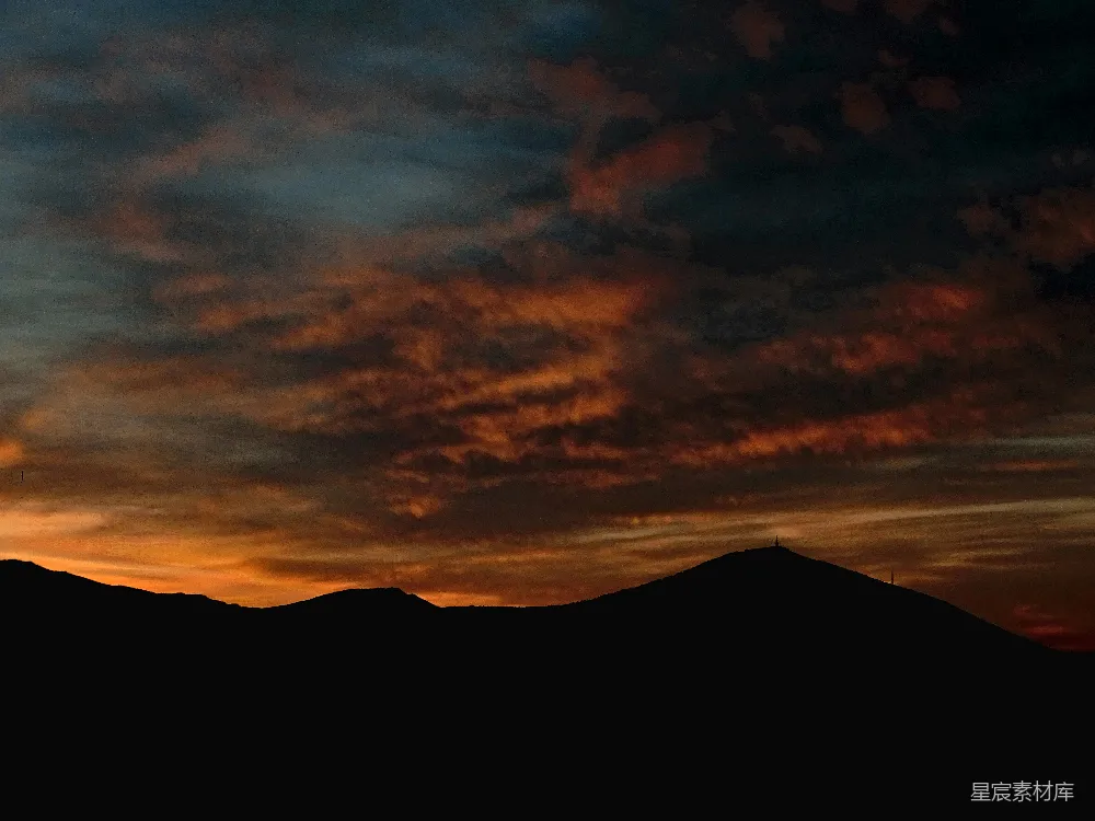 高清摄影 夕阳 山峰 剪影 自然风光 宁静 夕阳下的山峰剪影