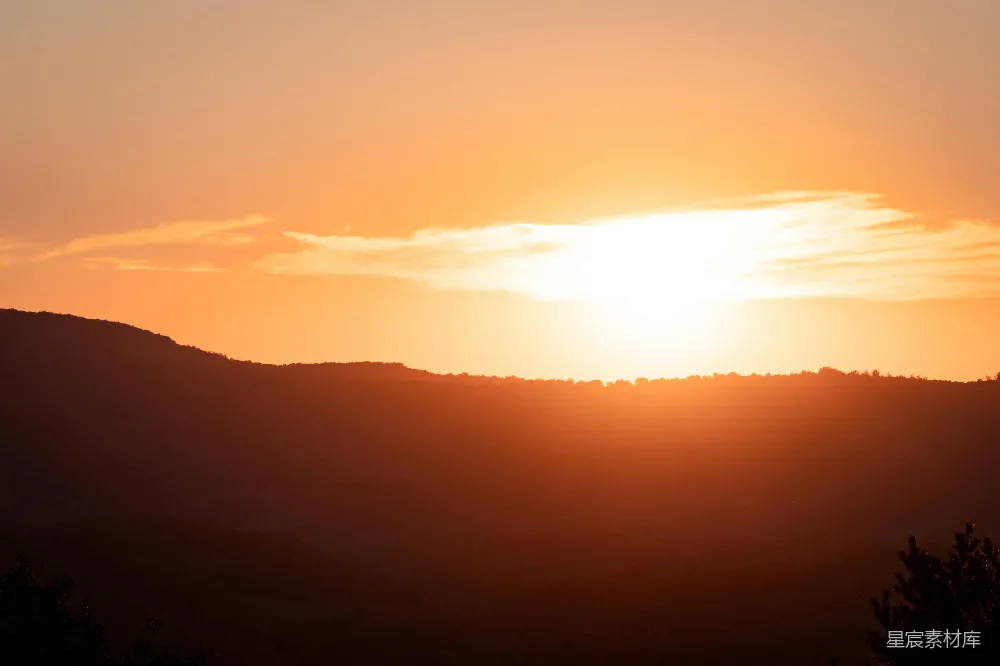 高清摄影 夕阳 山峦 剪影 自然风光 宁静 夕阳下的山峦剪影