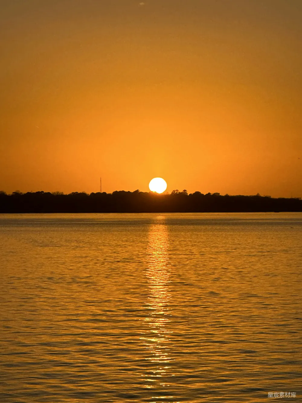 高清摄影 夕阳 湖景 宁静 自然 黄金时刻 金色湖畔夕阳
