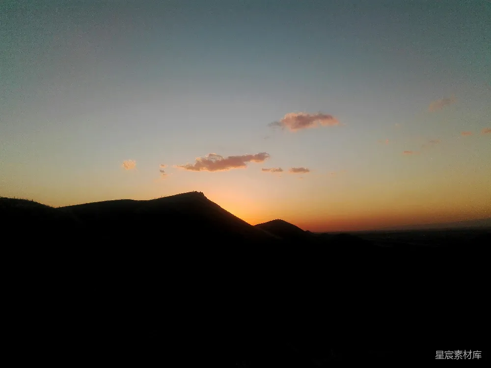 高清摄影 夕阳 山景 宁静 自然 风景 夕阳下的山影