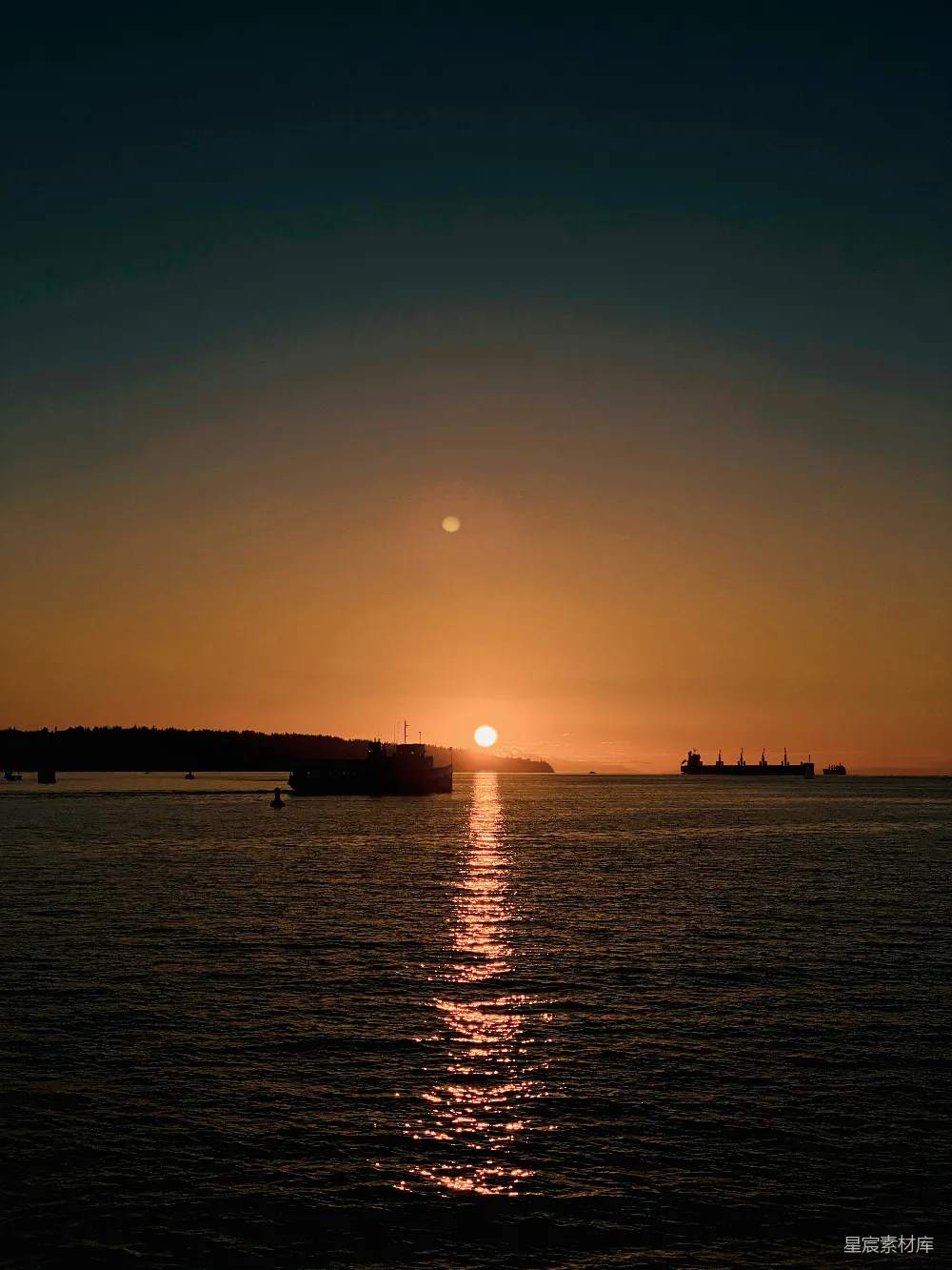 高清摄影 夕阳 海港 剪影 自然风光 宁静 夕阳下的海港剪影