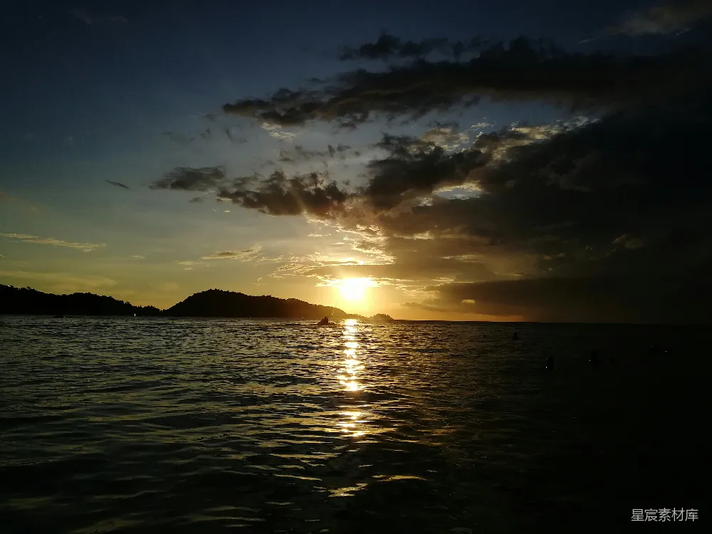 高清摄影 夕阳 海滩 宁静 自然 风景 夕阳下的宁静海滩
