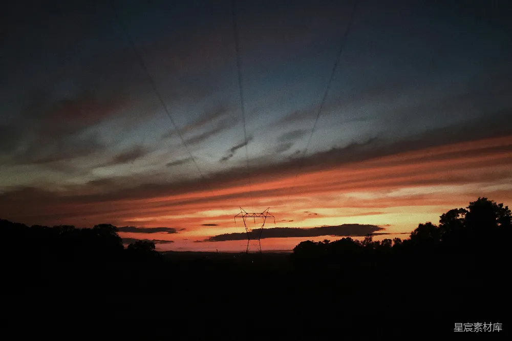 高清摄影 夕阳 电线塔 自然风光 宁静 黄昏 夕阳下的电线塔