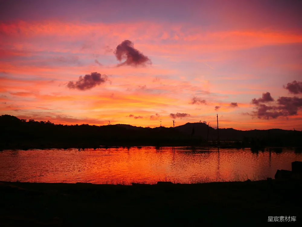 高清摄影 夕阳 湖泊 宁静 自然风光 日落 夕阳下的宁静湖泊