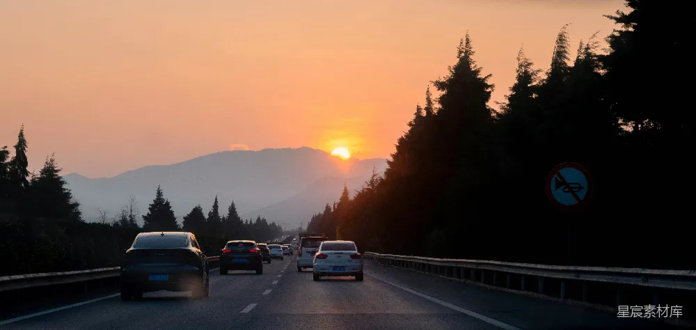高清摄影 夕阳 高速公路 自然美景 交通 黄昏 夕阳下的高速公路