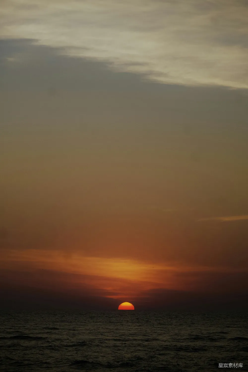 高清摄影 日落 海景 宁静 自然风光 黄昏 夕阳下的海平线