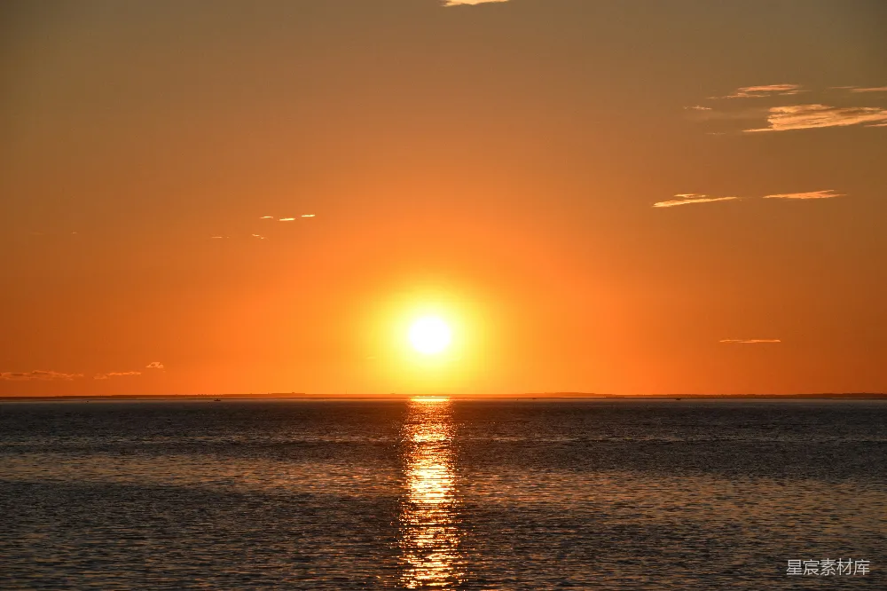 高清摄影 日落 海景 宁静 自然 傍晚 海平面上的金色夕阳
