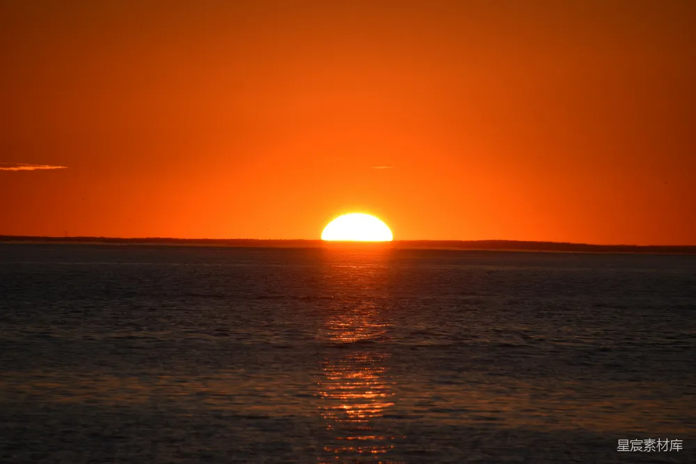 高清摄影 夕阳 海面 宁静 自然 美景 夕阳下的海面