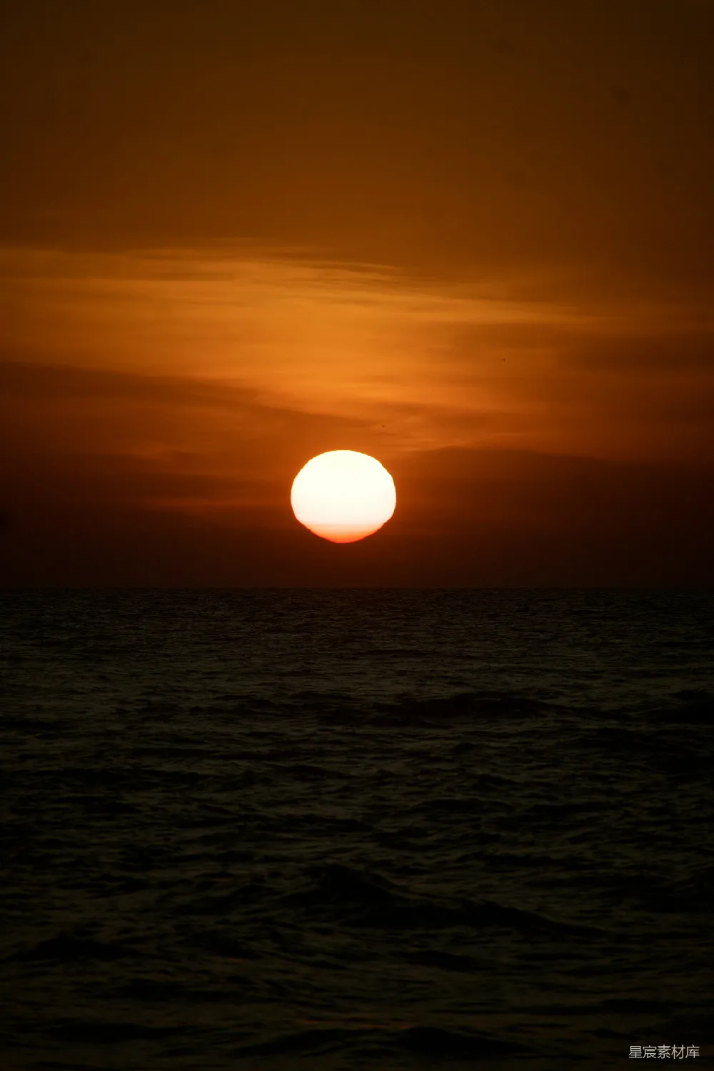 高清摄影 日落 海洋 宁静 自然 风景 夕阳下的海面