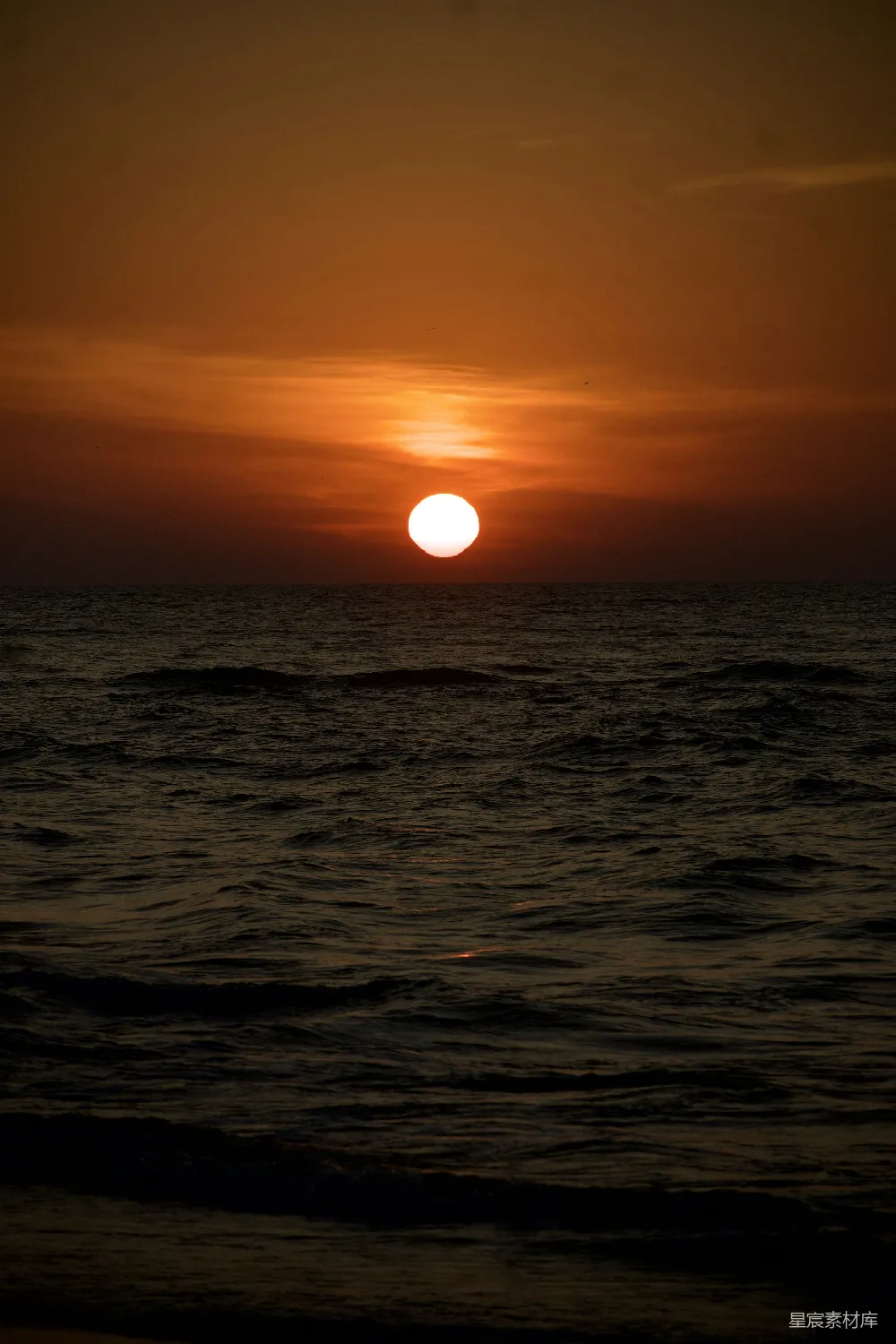 高清摄影 夕阳 海景 宁静 自然 日落 夕阳下的海面