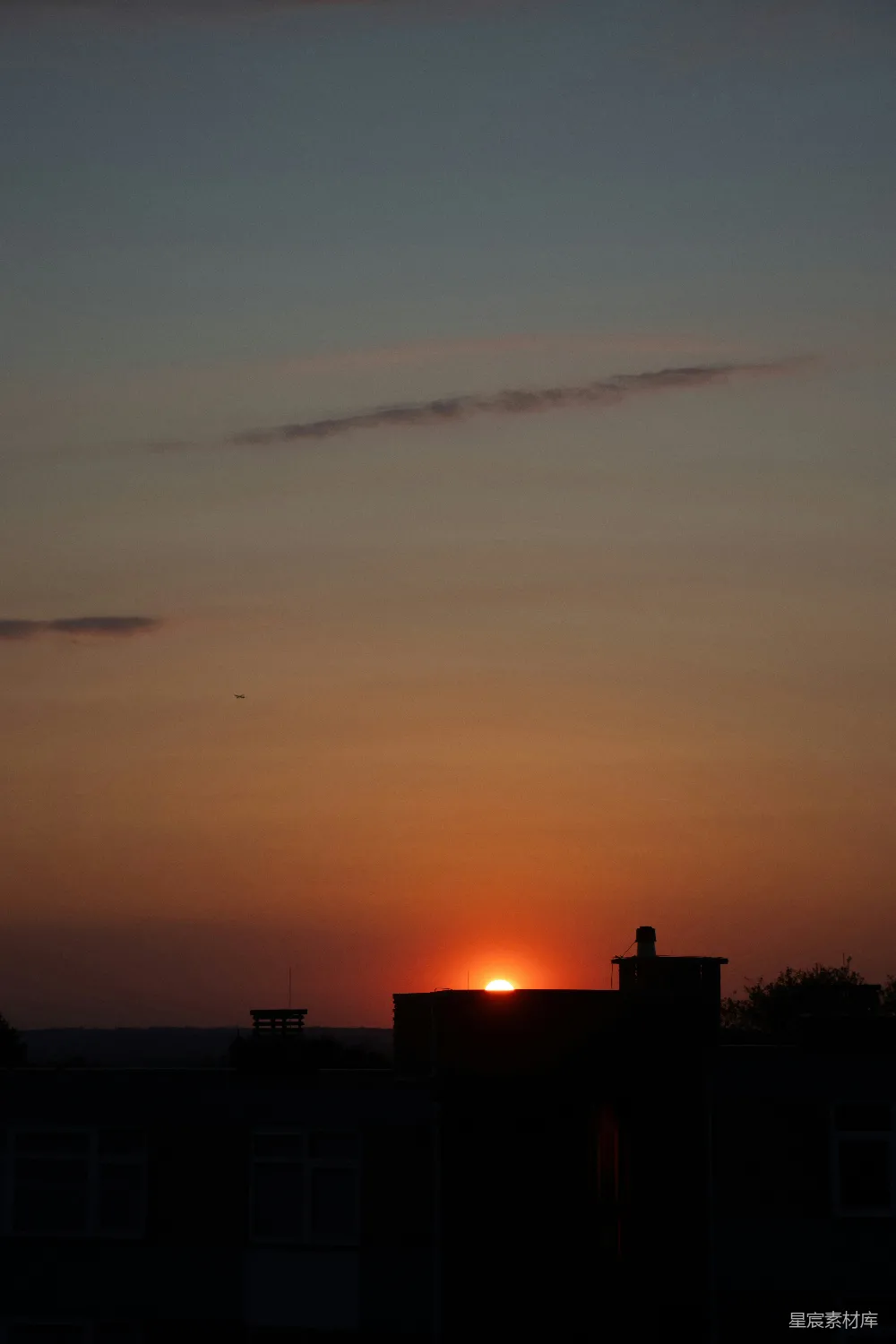 高清摄影 夕阳 城市 剪影 宁静 自然 夕阳西下，城市剪影