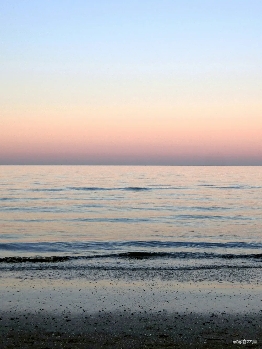 高清摄影 海滩 日落 宁静 自然 风景 夕阳下的平静海滩
