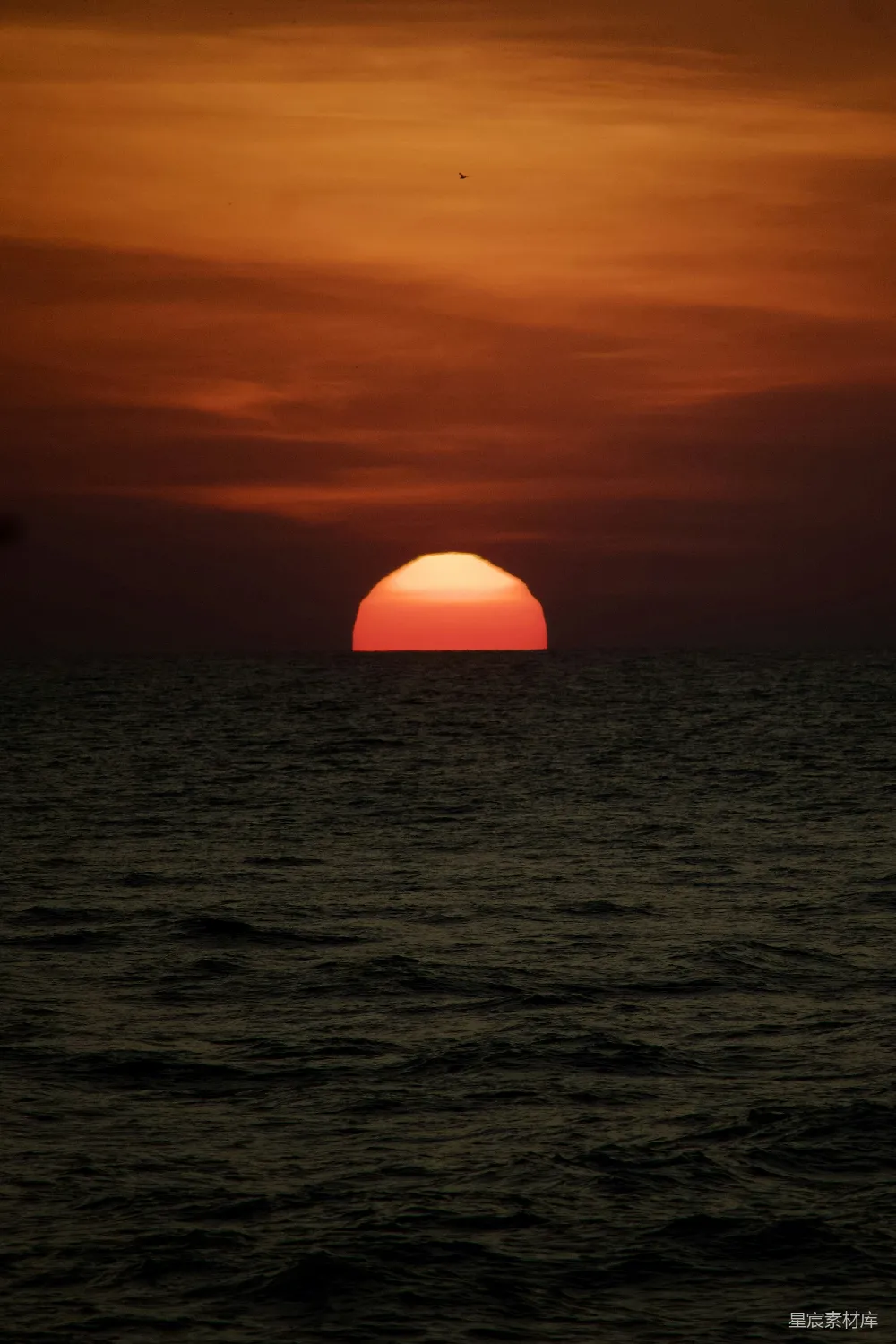 高清摄影 日落 海景 自然 宁静 夕阳 日落海平线