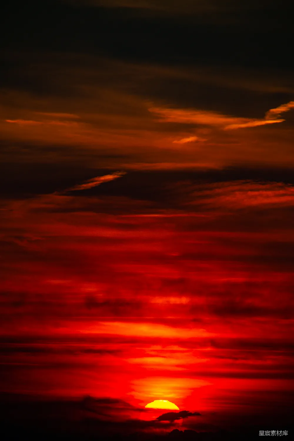 高清摄影 夕阳 火烧云 自然风光 日落 天空 火烧云下的夕阳