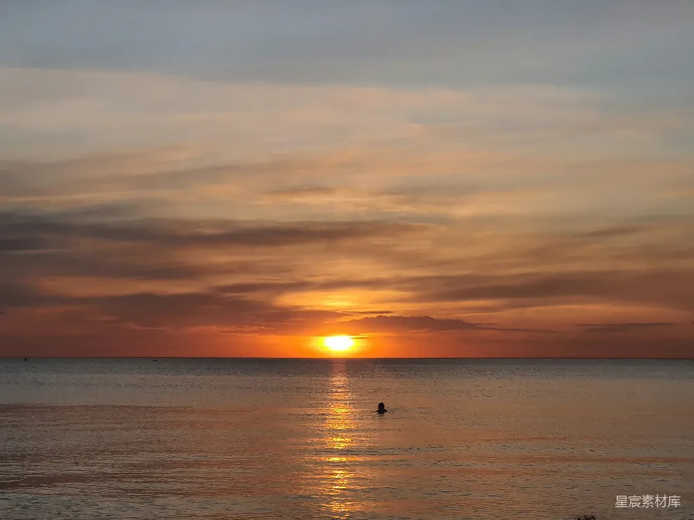 高清摄影 夕阳 海滩 宁静 自然 日落 夕阳下的宁静海滩