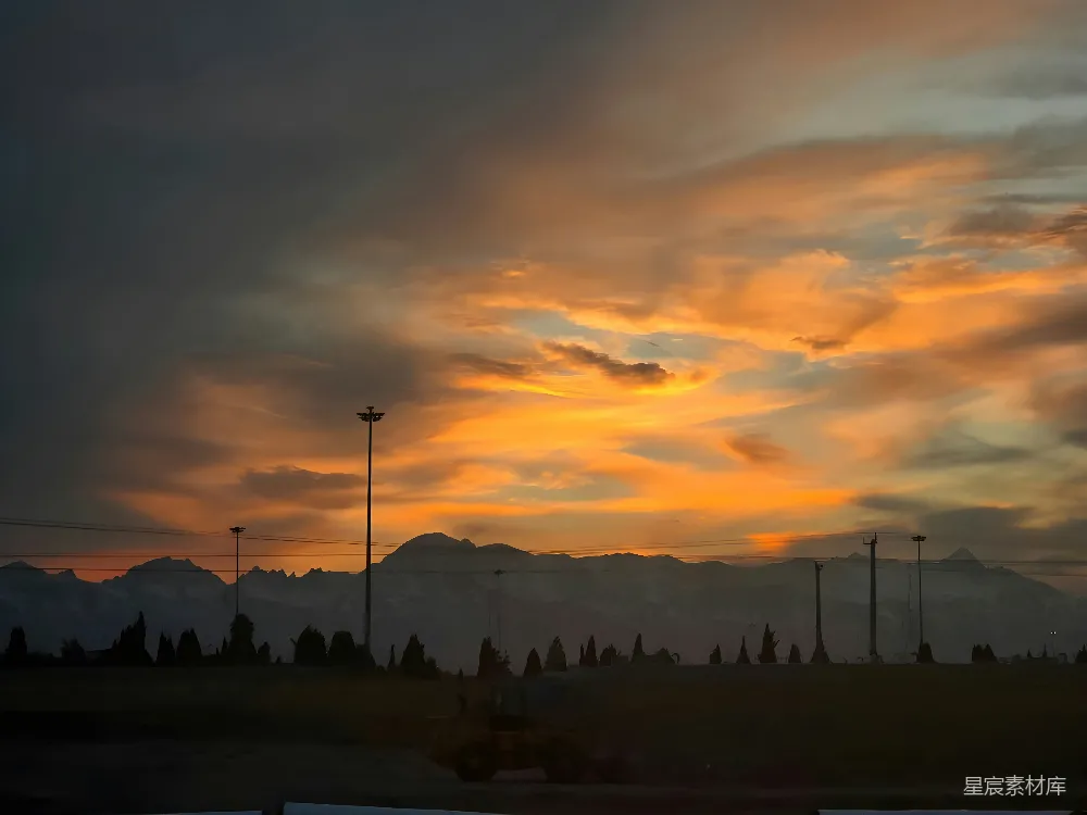 高清摄影 夕阳 山峦 自然 风景 宁静 夕阳下的山峦