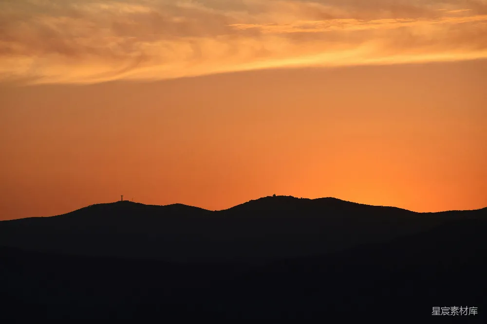 高清摄影 夕阳 山脉 剪影 自然风光 宁静 夕阳下的山峦剪影